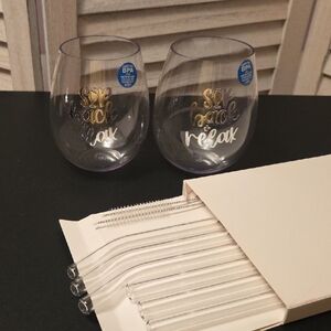 Clear Stemless Wine Glasses with Straws